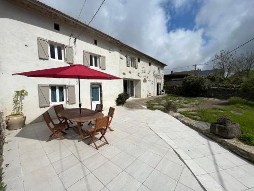 Autrac House | Maison de vacances rénovée à la ferme, terrasse, proche du Parc Ardes, Puy de Dôme et Brioude - FR-1-582-375