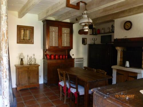 Saint-Jean-et-Saint-Paul House | Maison de village