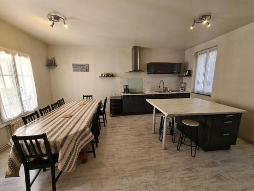 Bourgogne House | Maison de ville cosy à Orléans avec parking, proche commerces et loisirs - FR-1-590-245