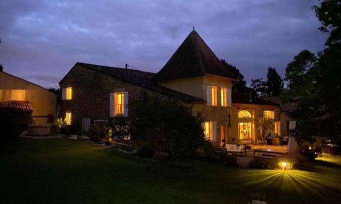 Les Esseintes House | Maison des Quatre Saisons