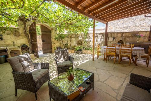 Lofou House | Maison Des Vignes Lofou