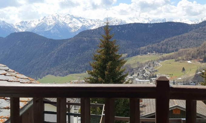 Chatel Apartment | Maison du Soleil, Appartamento in Antico Borgo con Ampia Vista Sulla Vallata