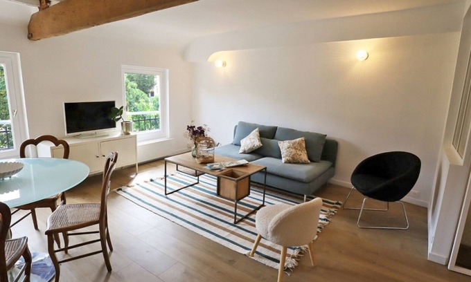 Senlis Apartment | Maison Duplex Downtown Abbaye avec vue unique