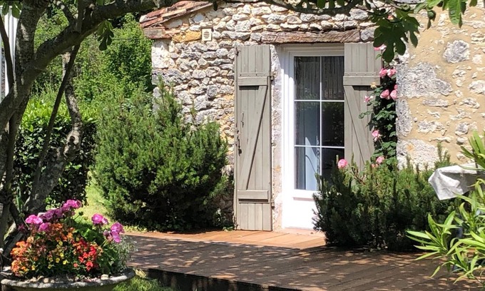 Lolme House | Maison en Pierre Avec 2 Chambres et 2 Salles de Bain Avec Piscine
