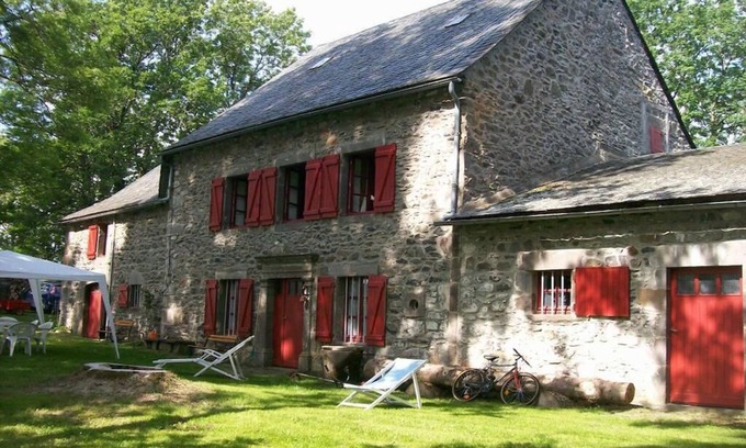 Egliseneuve-d'Entraigues House | Maison Typique Auvergnate
