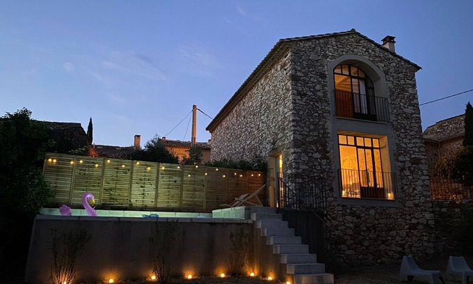 La Capelle-et-Masmolene House | Maison Entière en Pierre Avec Piscine au Cœur D'un Village Typique