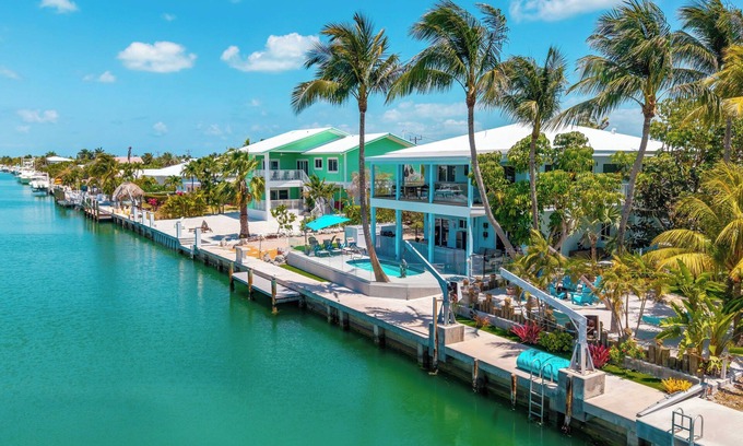 Key Colony Beach House | Maison Grand Blue Arenas/MiniGolf/BeachCanal/Game Room