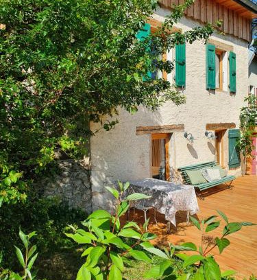 Chateau-Bernard House | Maison indépendante au pied du Vercors - Gîte du Mas Roux