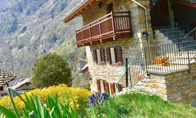 Planaz Apartment | Maison Juliet, APARTMENT IN THE GRESSONEY VALLEY. CIN IT007028C2RRRC7PHD