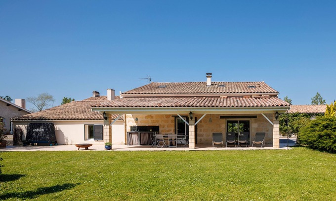 Saint-Andre-de-Cubzac House | Maison La Joye Sud – Comfort, Accessibility, and Relaxation in the Heart of the Bordeaux Vineyards