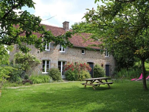 Les Monts-d'Andaine House | Maison Normande : 4 Chambres, Jardin, Activités, Tout Inclus! - FR-1-497-121