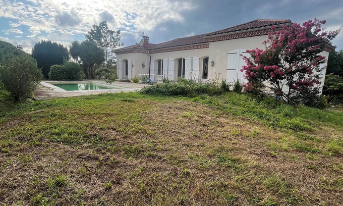 Antin House | Maison Paisible à la Campagne