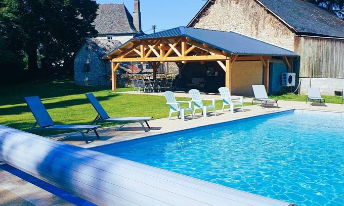 Estivaux House | Maison Rénovée Avec Terrasse + Parc Avec Piscine Chauffée et Terrasse Couverte