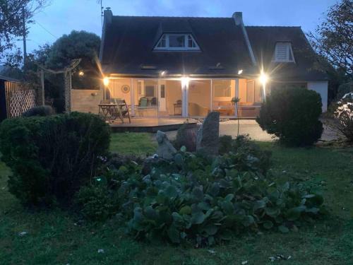 Plouguerneau House | Maison spacieuse 120 m plage de la grève blanche