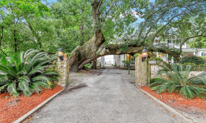 Midtown House | Majestic Carriage House Minutes from Downtown