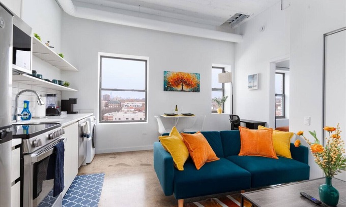 Uptown Apartment | Majestic Modern Style|13 mins DT|4 mins Lake
