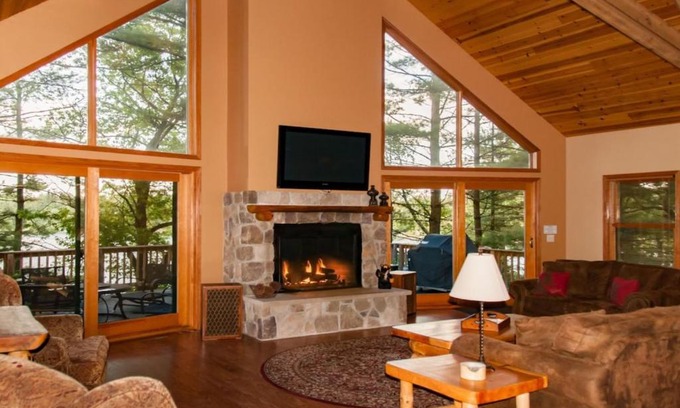 Redgranite House | Majestic Pines Lakeside Lodge