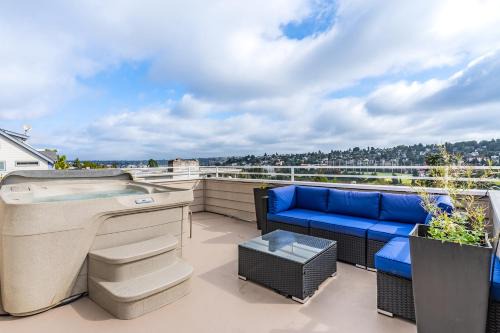 Southeast Magnolia House | Majestic Views with a Hot Tub!