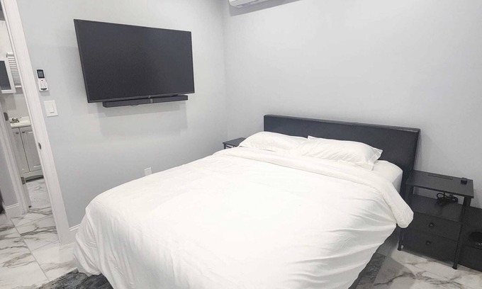 Hempstead House | Majestically Pleasant Suite