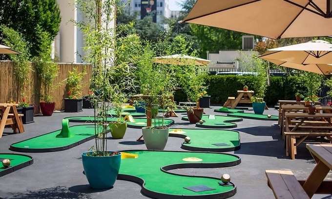 Goose Hollow Hotel | Make Your Trip More Enjoyable! 2 Comfortable Units, Pop-Up Cinema, Pets Allowed!