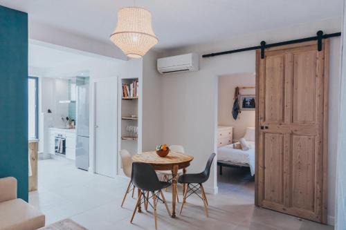 Las Acacias House | Malaga Beach House, 2 city bikes, 2 children's bikes, WiFi, BIG terrace, BBQ, Family, Childfriendly