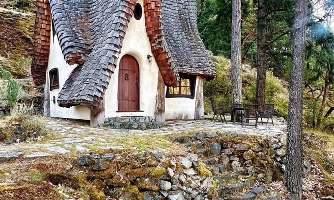 Juan de Fuca Electoral Area Cottage | Malahat Fairyland Cottage