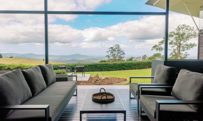 Wootha House | Maleny Scenic Retreat