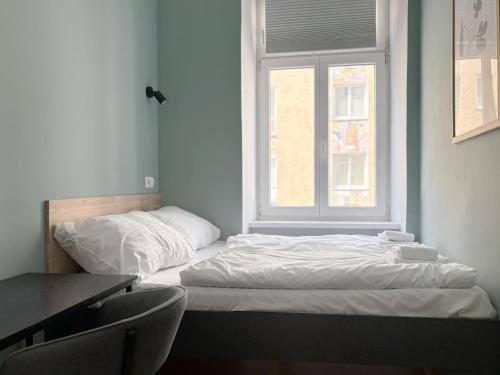 Funfhaus Apartment | Malfatti Room Oasis Space