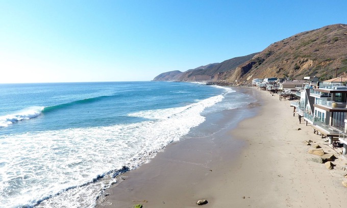 Malibu House | Malibu Beach Home Best Kept Secret on Sandy Beach July Special