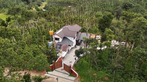 Mudigere House | Malnad Hills Brew- near to falls, ettina bhuja treaking, devaramane, bettadhabiraveshvara temple
