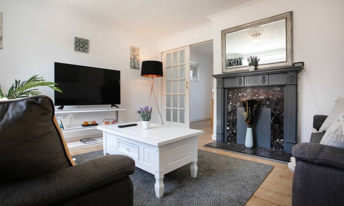 Ridgeway House | Maltby House, Rotherham for Contractors & Families (Hosted by Emu-J Stays)