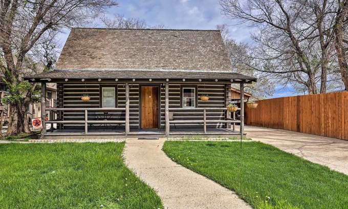 Medora Cabin | 'Maltese Ranch Cabin' Near Medora Attractions!