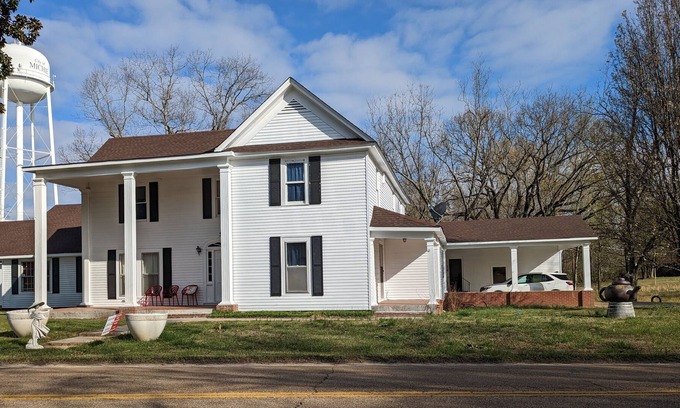 Michie Apartment | Manary Home