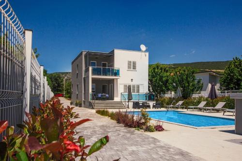 Donji Prolozac Villa | Mandalina HR Luxury Villa with Private Pool, Tennis Court and Boccie Alley