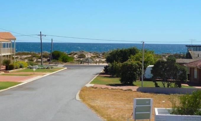 Madora Bay House | MANDURAH, Madora Bay home for families and pet friendly, 2 min walk to beach