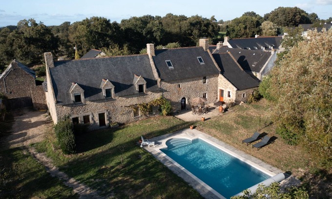 Theix-Noyalo House | Manoir au Bord de Leau Avec Piscine Chauffée