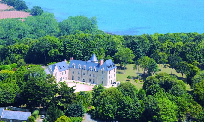 Plougrescant Hotel | Manoir de Kergrec'h