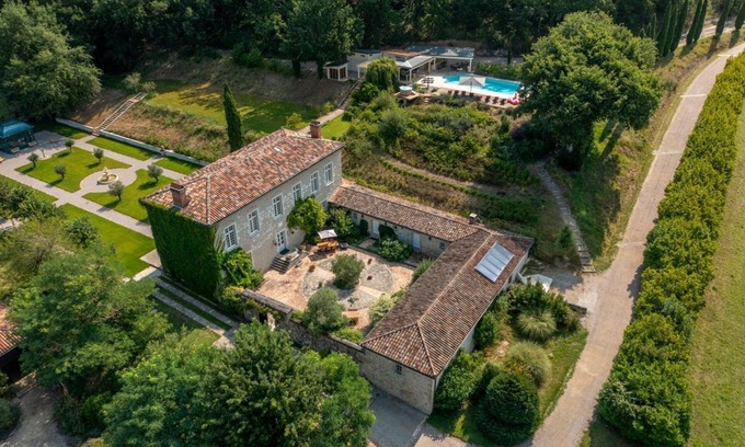 Damiatte Villa | Manoir Des Prairies - Ten Bedroom Villa, Sleeps 20