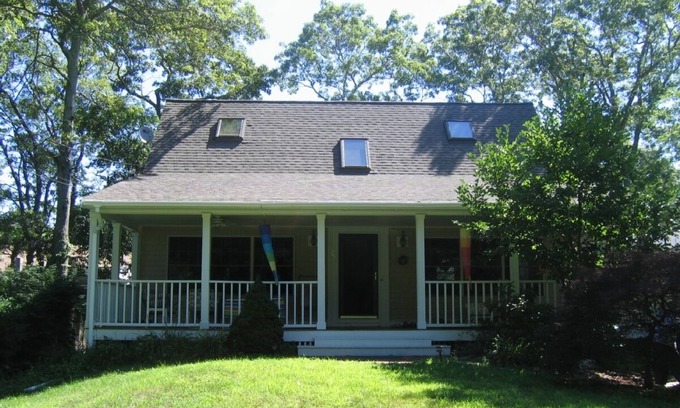 Cedar Bushes House | Manomet Beach House.