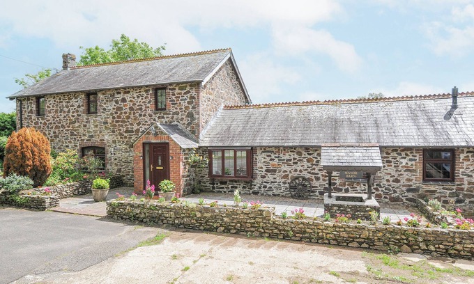 St Mellion Cottage | MANOR BARN, pet friendly, country holiday cottage in Saltash