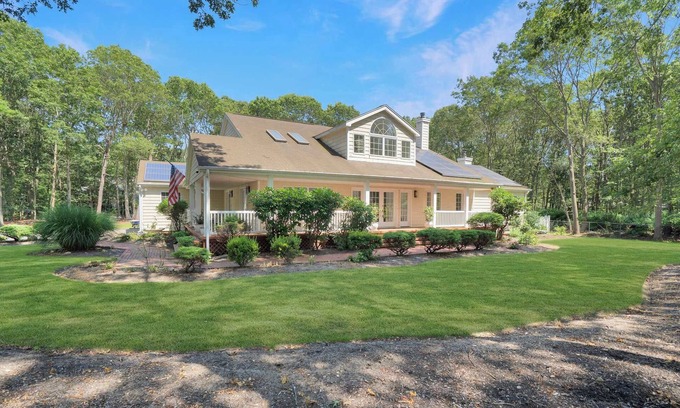 Manorville House | Manorville Escape: Fireplace, Fenced Backyard