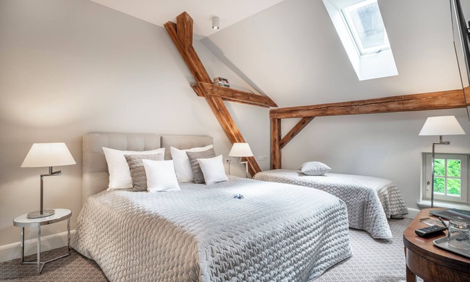 Nowe Warpno Bed & Breakfast | Manowce Palace - Triple Room (Room 9)