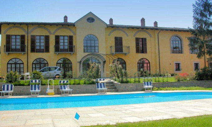 Nizza Monferrato Apartment | Mansion in Nizza Monferrato with Pool & Views