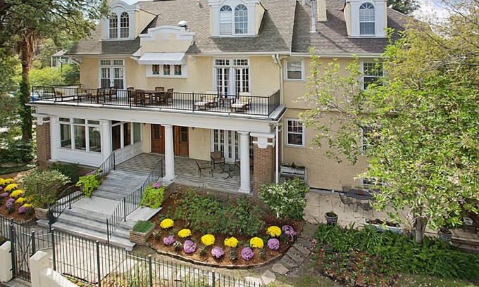 Faubourg Livaudais Bed & Breakfast | Mansion in the Garden District