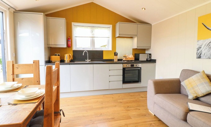 Swadlincote Cottage | Maple
