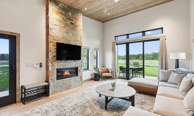 Grantsdale Cabin | Mara Luxury Cabins- Ponderosa