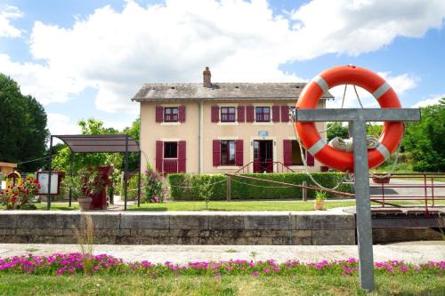 La Jaille-Yvon House | MARA RIVIERE La Jaille Yvon