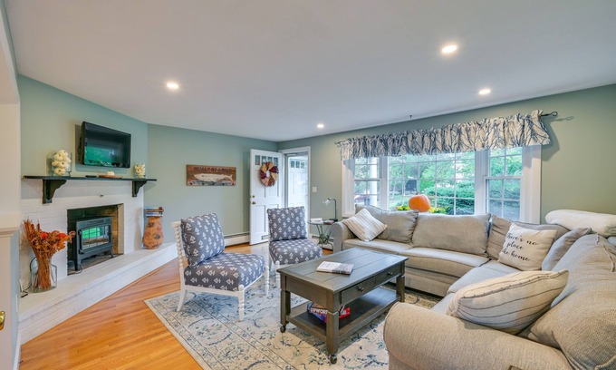 Marblehead Apartment | Marblehead Retreat w/Sprawling Yard & Gas Grill!