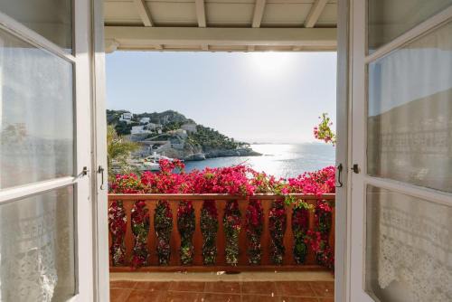 Hydra House | Marcela's house