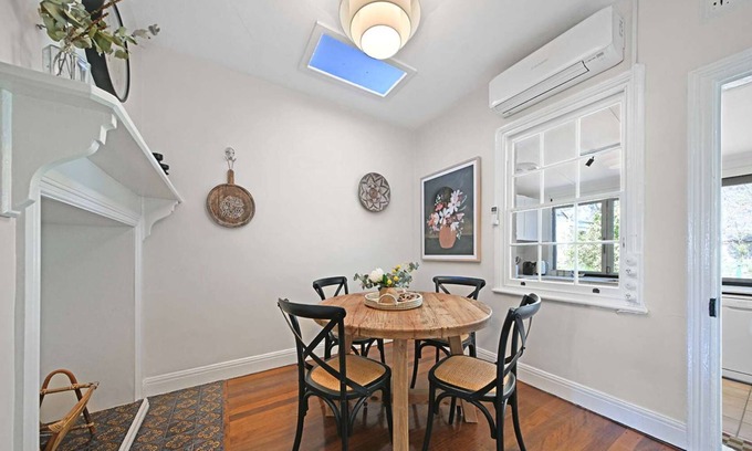 Orange House | March Townhouse - Central & Leafy, Pets Allowed